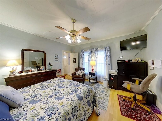 bedroom featuring ceiling fan, light hardwood / wood-style flooring, and crown molding