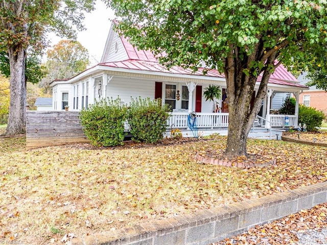 view of front facade with covered porch