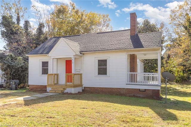 view of front of property with a front lawn