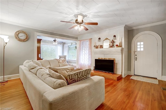 living room featuring light hardwood / wood-style flooring and crown molding