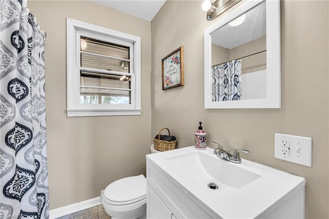 full bathroom featuring toilet, tile patterned flooring, vanity, and baseboards