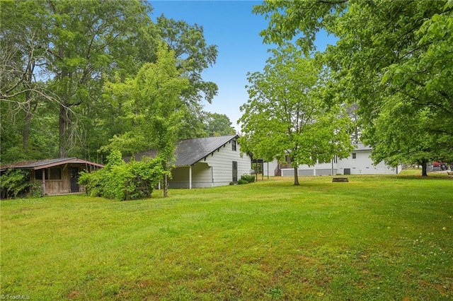view of green lawn