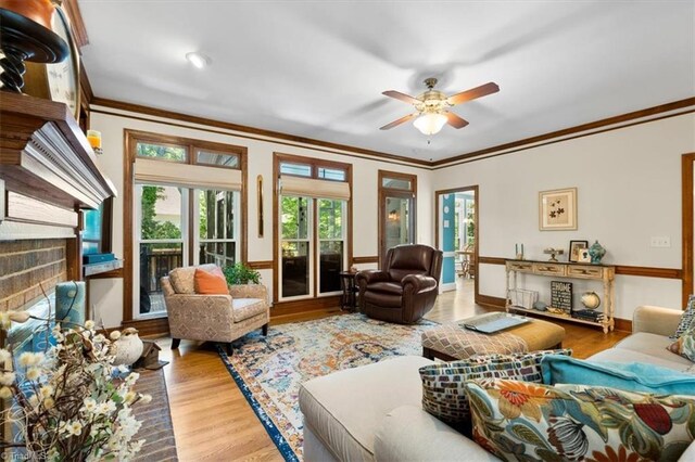 4802 Worchester Pl, Jamestown, NC 27282 - living area featuring crown molding, a ceiling fan, wood finished floors, and baseboards
