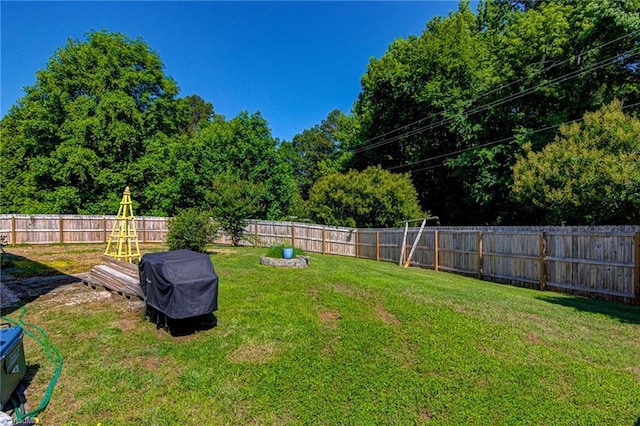 view of yard featuring a fenced backyard