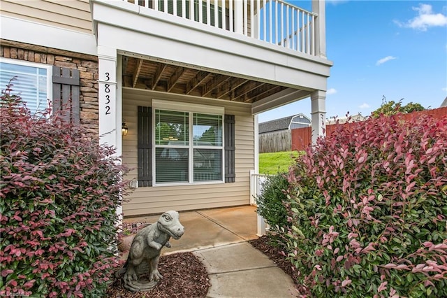 entrance to property featuring a balcony