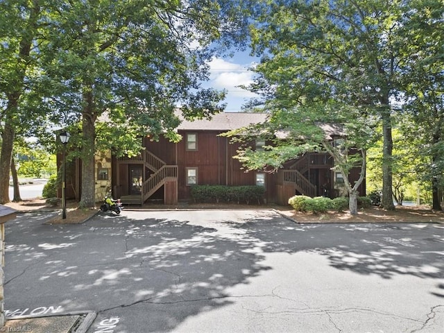 102 Aspen Ct, Winston-Salem, NC 27106 - view of front facade featuring stairs