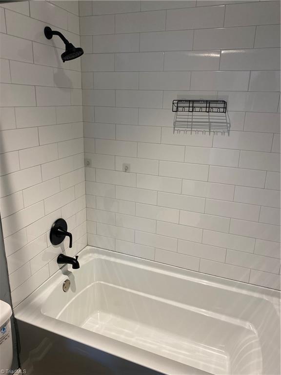 full bath with toilet and shower / washtub combination