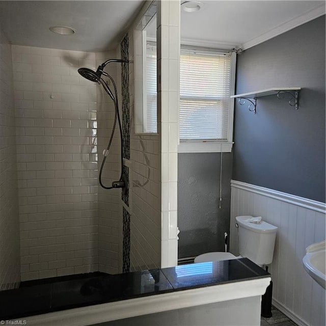 bathroom with toilet and tiled shower