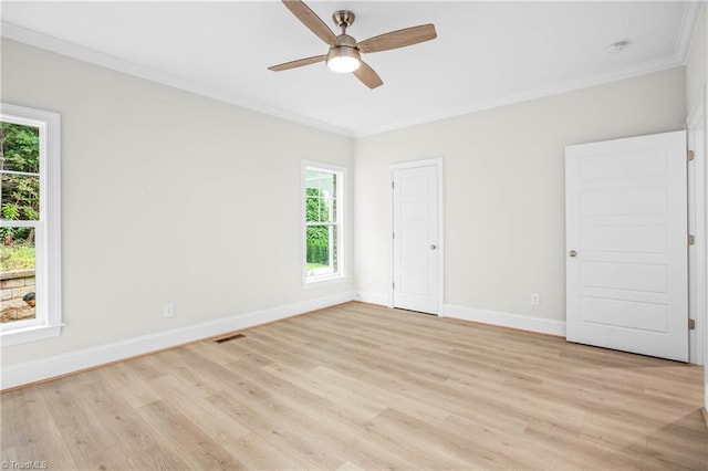 empty room featuring crown molding, light hardwood / wood-style floors, and ceiling fan