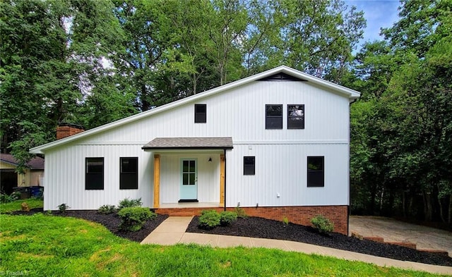 1628 Eagle Crest Dr, Pfafftown, NC 27040 - modern inspired farmhouse featuring a chimney, a front lawn, and a porch