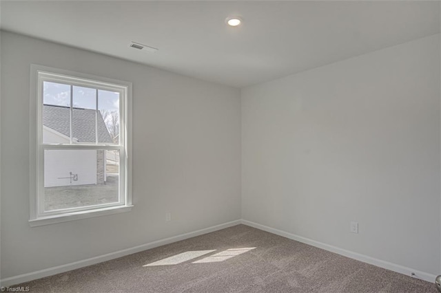 empty room featuring carpet, visible vents, baseboards, and recessed lighting