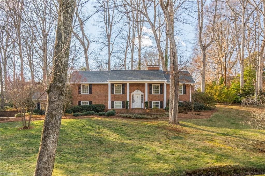 bi-level home with a front yard