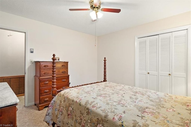 bedroom with ceiling fan and light colored carpet