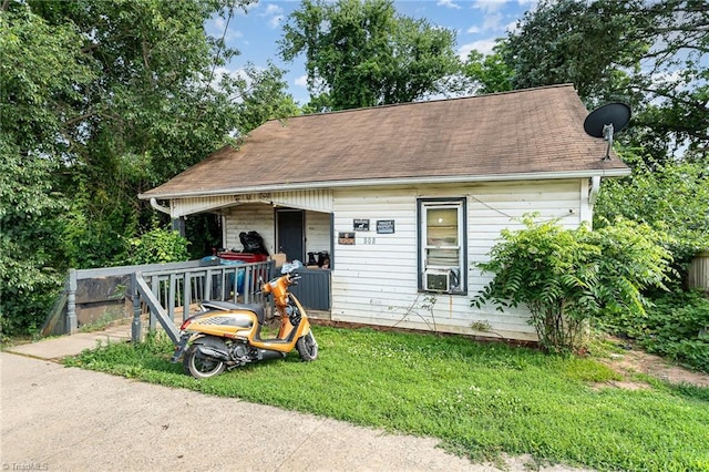 808 Devonshire St, Winston-Salem, NC 27107 - view of front of home featuring covered porch, a front lawn, and roof with shingles
