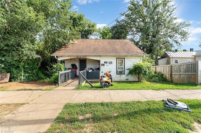 808 Devonshire St, Winston-Salem, NC 27107 - bungalow-style house featuring a porch and a shingled roof