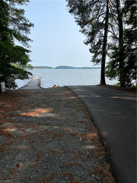 135 Deep Water Ct, New London, NC 28127