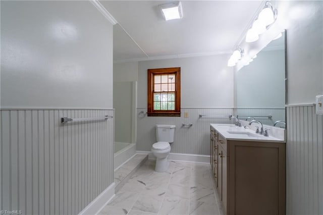 bathroom with crown molding, vanity, toilet, and a bathing tub