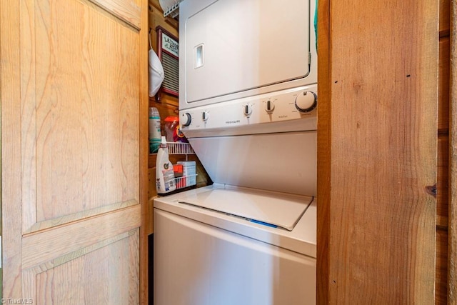 612 Joe Shoemaker Rd, Vilas, NC 28692 - laundry area with stacked washer / dryer