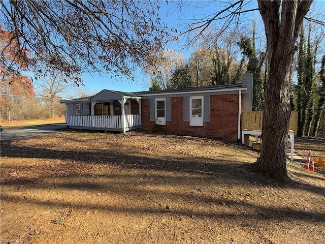 single story home with covered porch