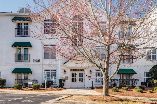 multi unit property featuring brick siding