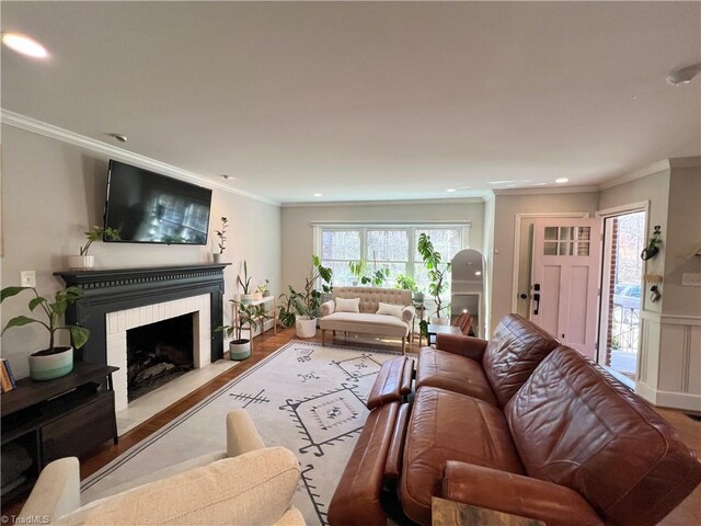 living room with crown molding and light hardwood / wood-style floors