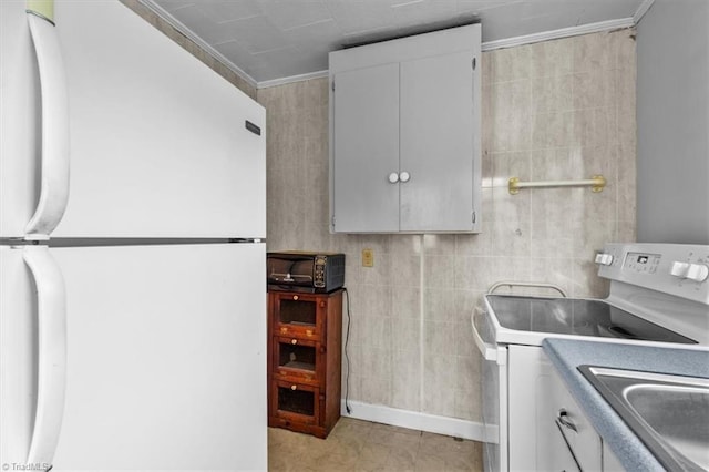 laundry room featuring laundry area, a sink, and a toaster