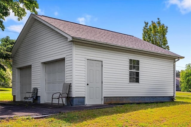view of detached garage