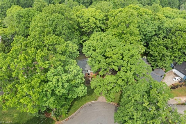 birds eye view of property featuring a wooded view