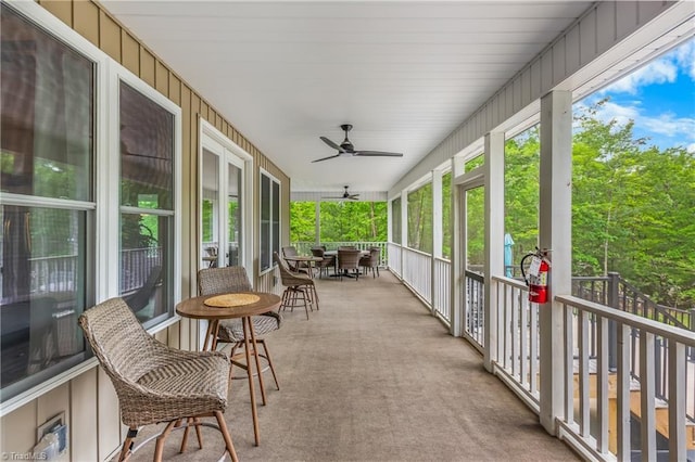 sunroom with ceiling fan