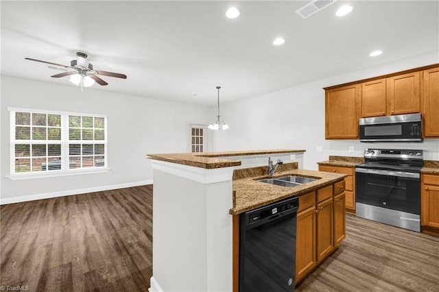 kitchen featuring visible vents, recessed lighting, a kitchen island with sink, a sink, and appliances with stainless steel finishes