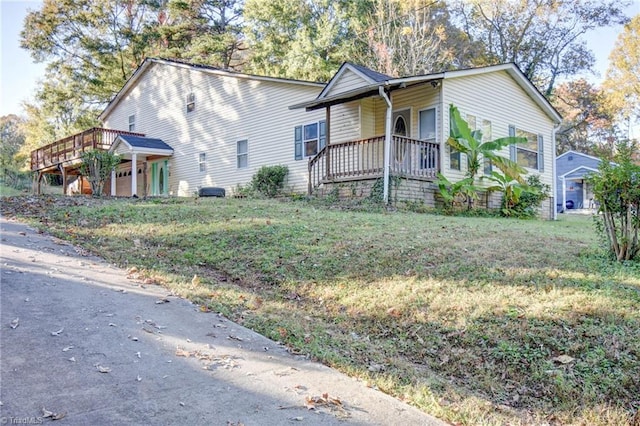 view of front of property featuring a garage and a front lawn