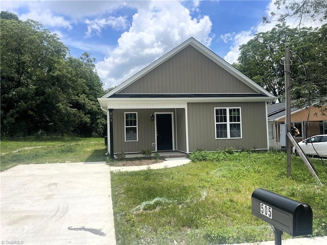 505 White Oak St, High Point, NC 27260 - bungalow-style home featuring covered porch and a front yard