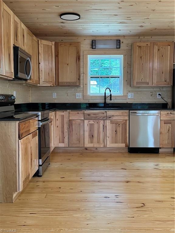 kitchen with sink, light hardwood / wood-style flooring, wood ceiling, and appliances with stainless steel finishes