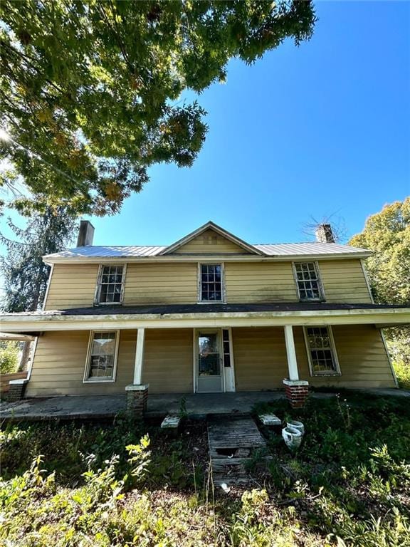 view of front of home featuring a porch