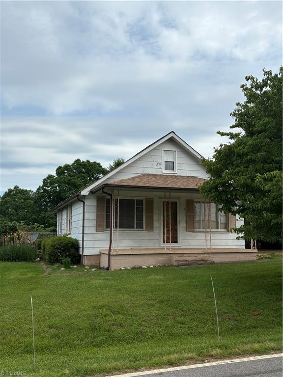 223 Flint Hill Rd, North Wilkesboro, NC 28659 - view of front of house featuring a porch and a front lawn