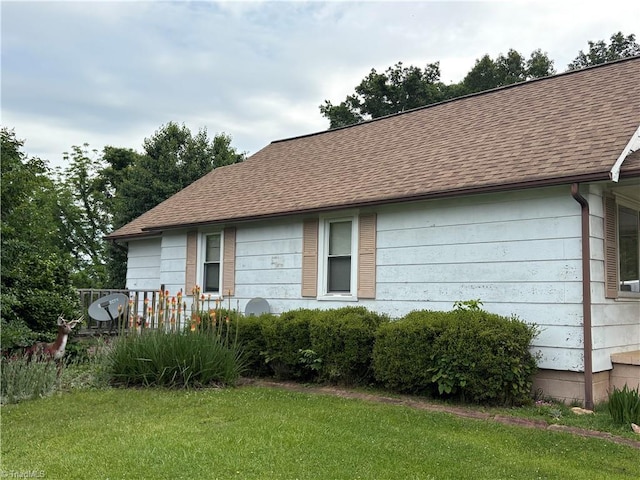 223 Flint Hill Rd, North Wilkesboro, NC 28659 - view of front of property featuring a front lawn and roof with shingles