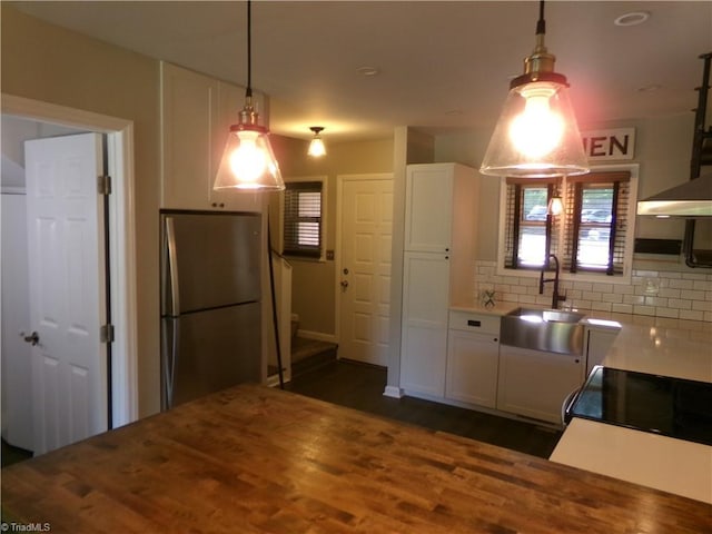 1074 Hickory Glen Rd, Winston-Salem, NC 27106 - kitchen with freestanding refrigerator, a sink, white cabinetry, backsplash, and dark wood finished floors