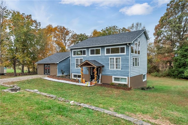 view of front facade with a front lawn