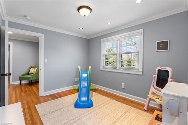 rec room with crown molding, recessed lighting, wood finished floors, and baseboards