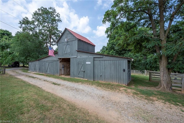 view of outdoor structure with a yard