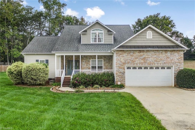 view of front of property featuring a front lawn and a porch