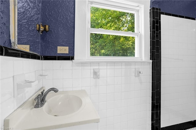 608 Spruce St, High Point, NC 27262 - bathroom featuring vanity