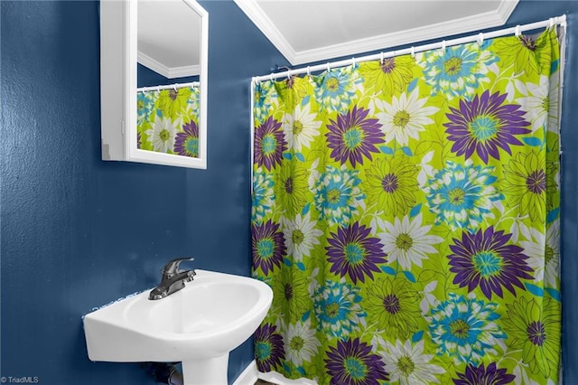 608 Spruce St, High Point, NC 27262 - full bath featuring ornamental molding and a sink