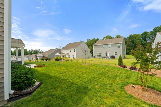 4077 Glenn Knoll Ln, Winston-Salem, NC 27107 - view of grassy yard featuring a residential view