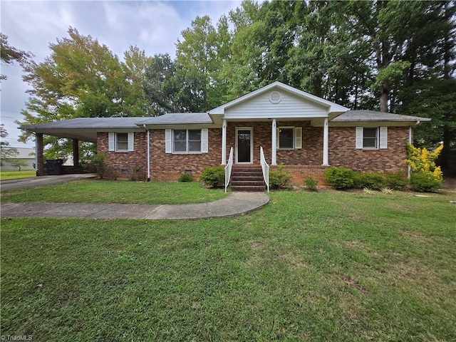 ranch-style home featuring a front lawn and a carport