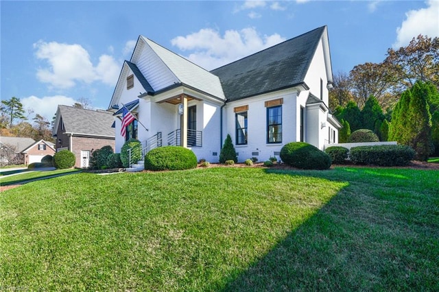 view of front of property featuring a front yard