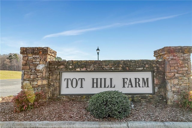 view of community / neighborhood sign