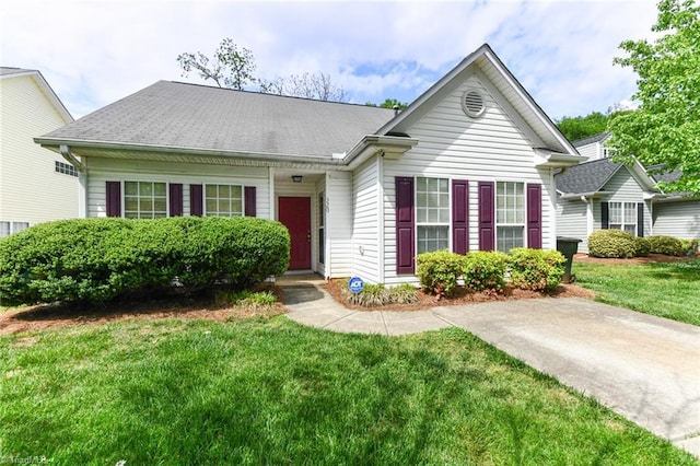 320 Apple Ridge Rd, Greensboro, NC 27406 - view of front of property featuring a front yard