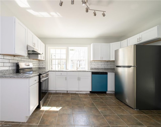 1473 Briarcliff Dr, Asheboro, NC 27205 - kitchen featuring under cabinet range hood, white cabinetry, appliances with stainless steel finishes, and a sink