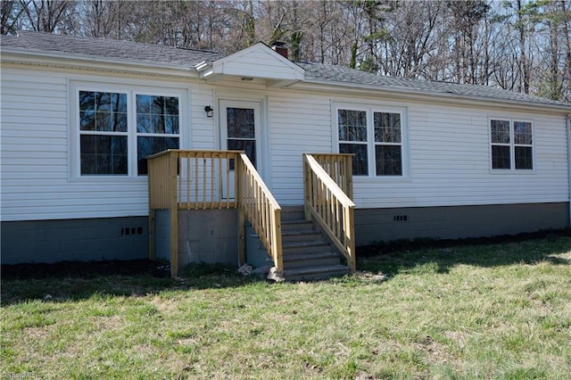 1473 Briarcliff Dr, Asheboro, NC 27205 - view of front of house featuring a front yard, a chimney, roof with shingles, and crawl space